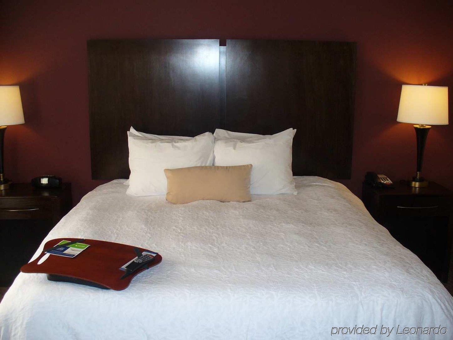 Hampton Inn & Suites Enid Номер фото