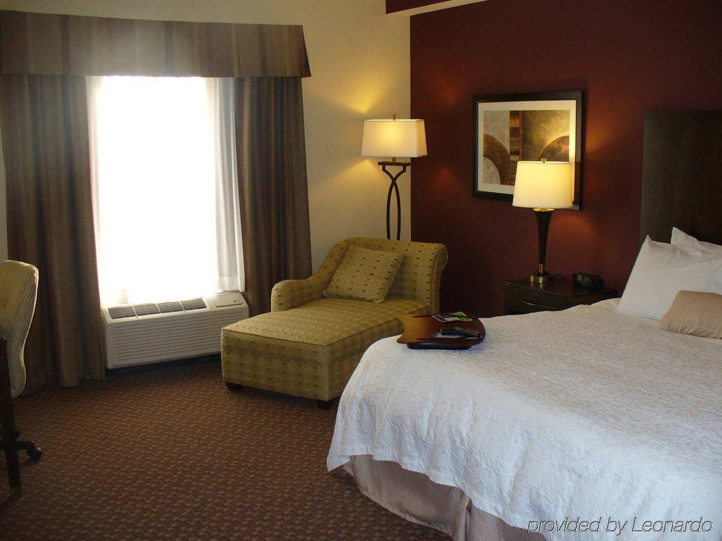 Hampton Inn & Suites Enid Номер фото