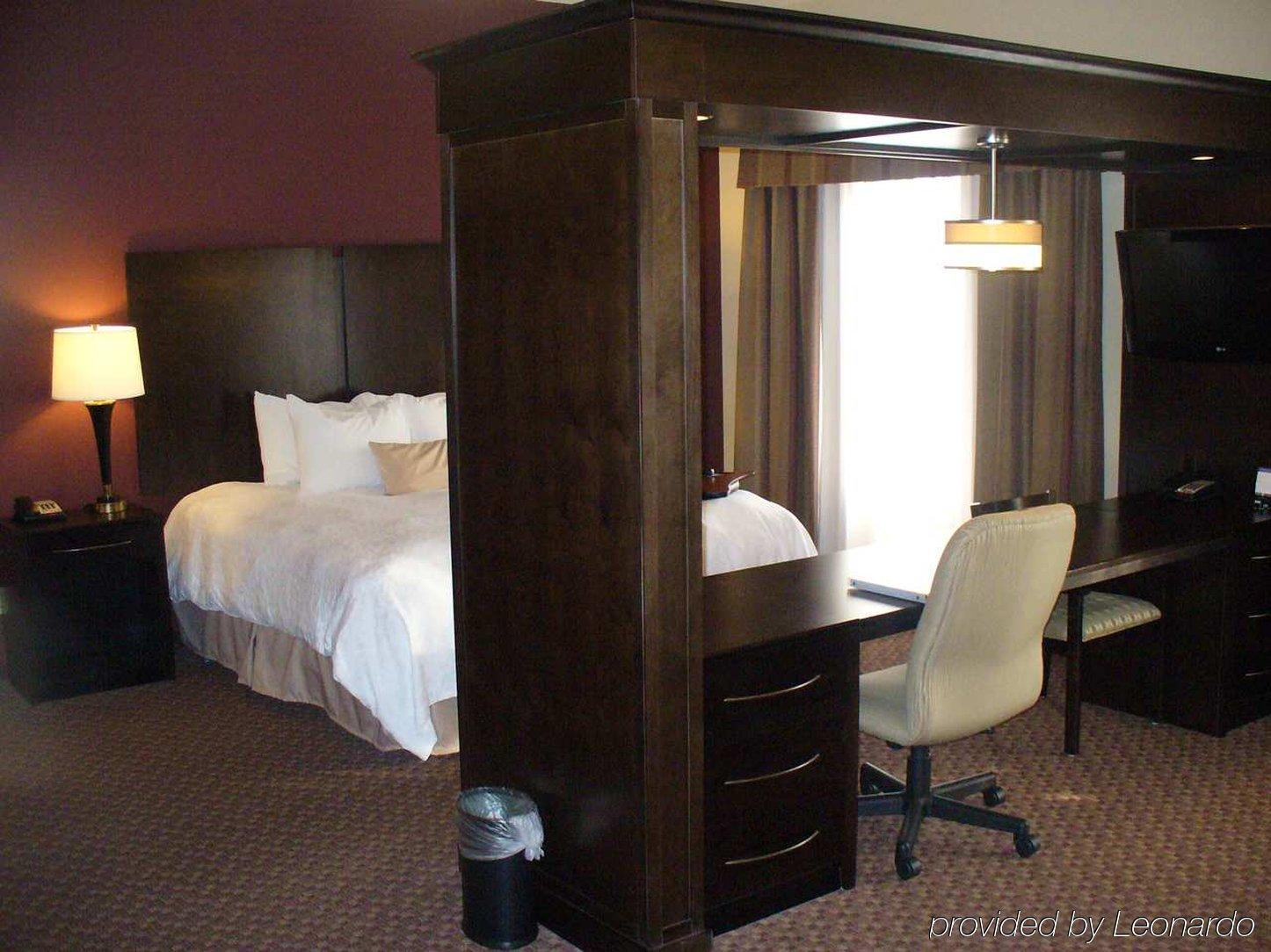 Hampton Inn & Suites Enid Номер фото